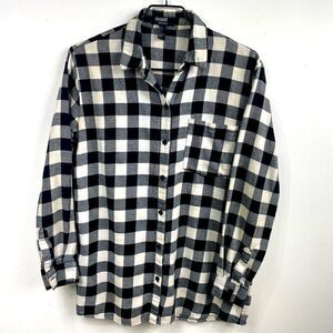 Forever 21 plaid Long sleeve small button down black and white.